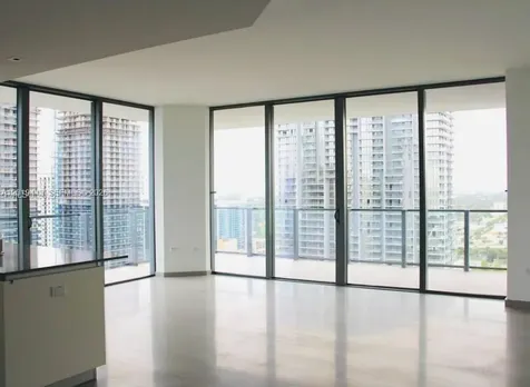 68 SE 6th Street Miami FL 33131