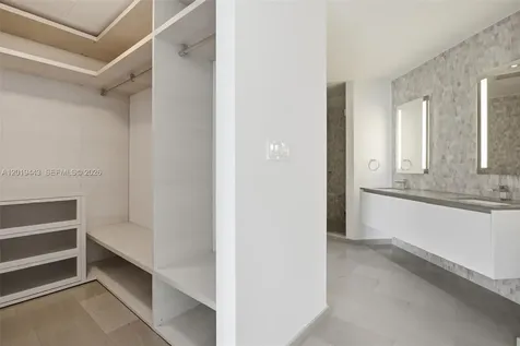 68 SE 6th Street Miami FL 33131