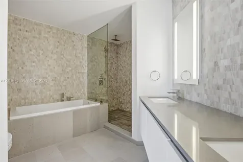 68 SE 6th Street Miami FL 33131