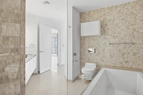 68 SE 6th Street Miami FL 33131