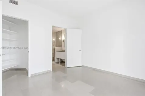 68 SE 6th Street Miami FL 33131