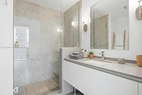 68 SE 6th Street Miami FL 33131
