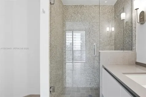 68 SE 6th Street Miami FL 33131
