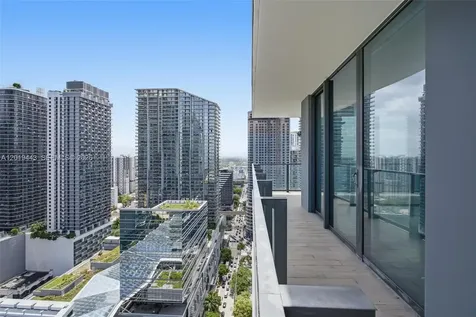 68 SE 6th Street Miami FL 33131