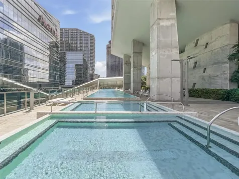 68 SE 6th Street Miami FL 33131