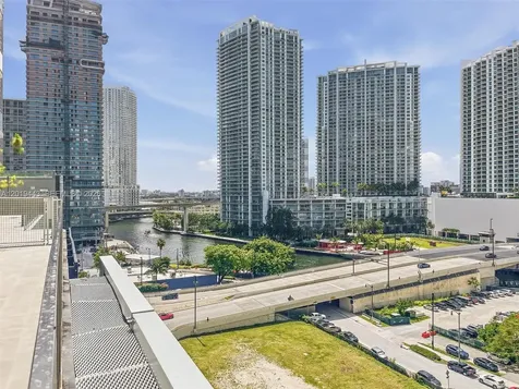 68 SE 6th Street Miami FL 33131