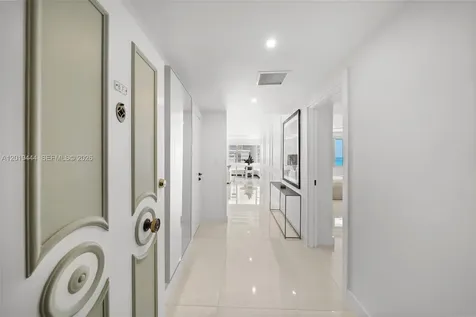 5255 Collins Avenue Miami Beach FL 33140