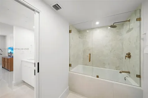 5255 Collins Avenue Miami Beach FL 33140