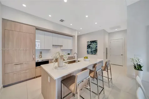 153 N Seabreeze Fort Lauderdale FL 33304