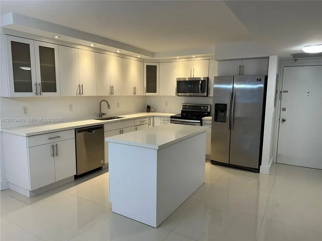 6039 Collins Avenue Miami Beach FL 33140