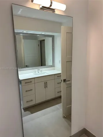 6039 Collins Avenue Miami Beach FL 33140