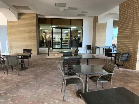 6039 Collins Avenue Miami Beach FL 33140