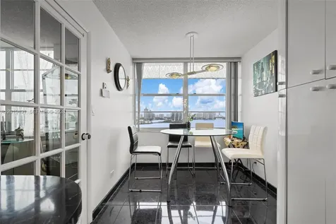 301 174 Sunny Isles Beach FL 33160