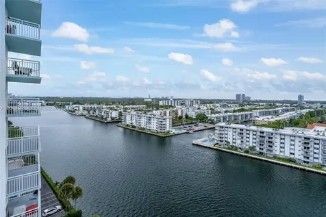 301 174 Sunny Isles Beach FL 33160