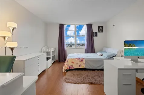 301 174 Sunny Isles Beach FL 33160