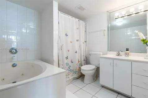 301 174 Sunny Isles Beach FL 33160