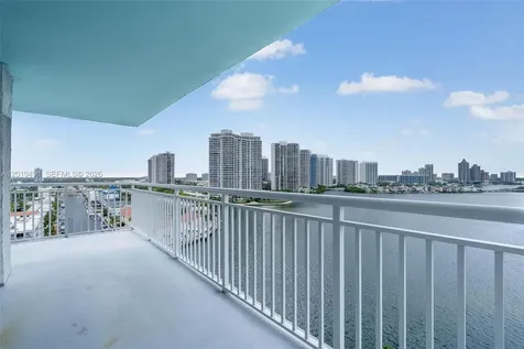 301 174 Sunny Isles Beach FL 33160