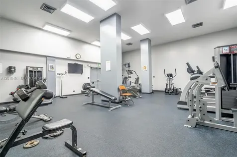 301 174 Sunny Isles Beach FL 33160