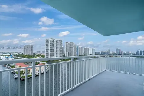 301 174 Sunny Isles Beach FL 33160