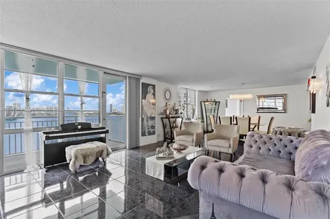 301 174 Sunny Isles Beach FL 33160