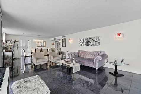 301 174 Sunny Isles Beach FL 33160