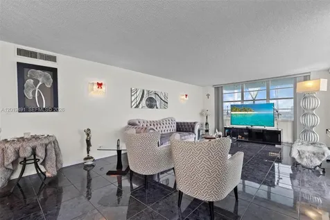 301 174 Sunny Isles Beach FL 33160