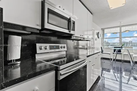 301 174 Sunny Isles Beach FL 33160
