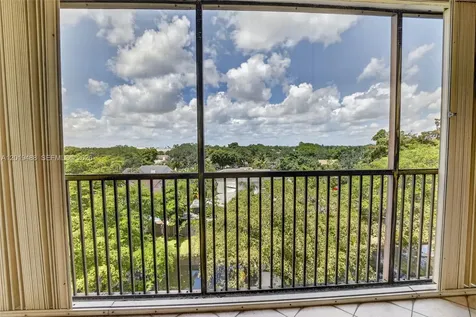 2808 N 46th Avenue Hollywood FL 33021