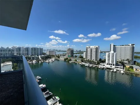 7928 East Drive North Bay Village FL 33141