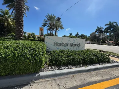 7928 East Drive North Bay Village FL 33141