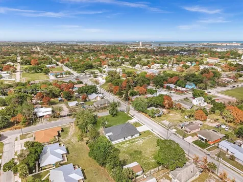 313 13th S Street Fort Pierce FL 34950