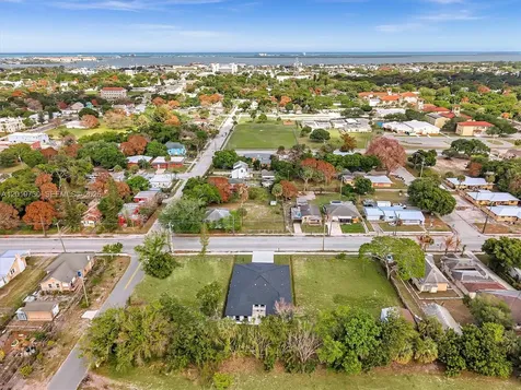 313 13th S Street Fort Pierce FL 34950