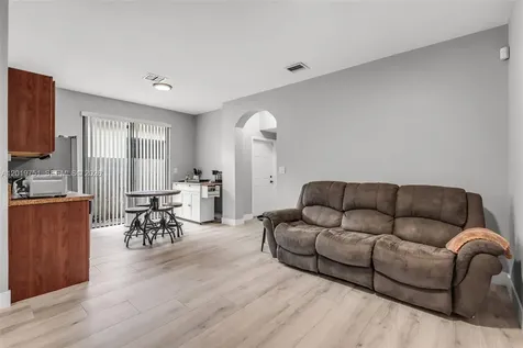 633 SE 35th Terrace Homestead FL 33033