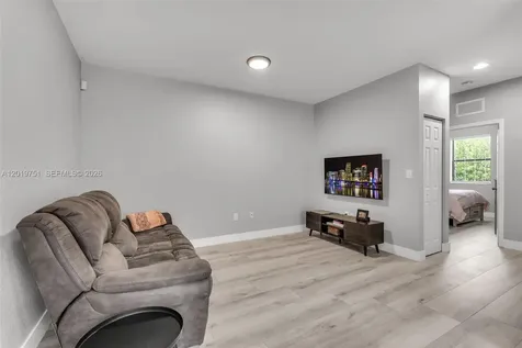 633 SE 35th Terrace Homestead FL 33033