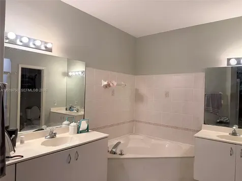10824 NW 51st Lane Doral FL 33178