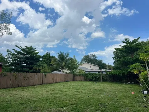 4245 NW 24th Avenue Miami FL 33142