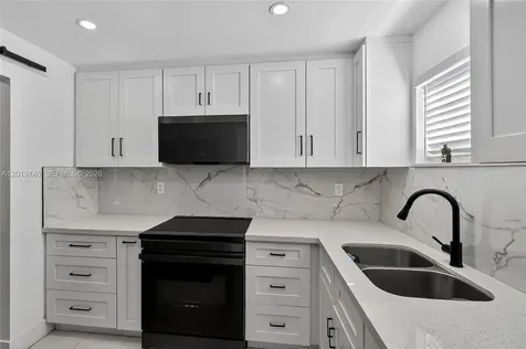 413 SW 5th Avenue Hallandale Beach FL 33009