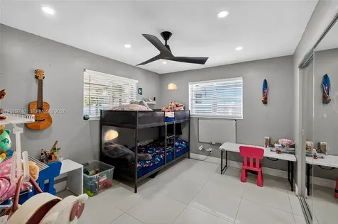 413 SW 5th Avenue Hallandale Beach FL 33009