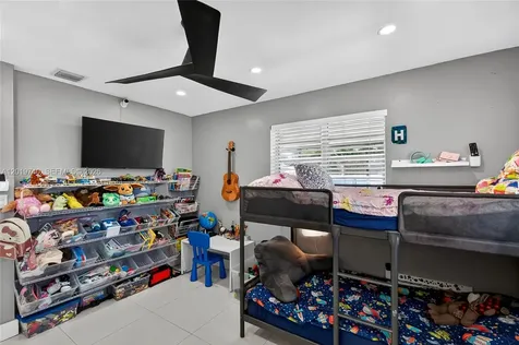 413 SW 5th Avenue Hallandale Beach FL 33009