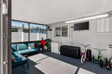 413 SW 5th Avenue Hallandale Beach FL 33009