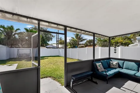413 SW 5th Avenue Hallandale Beach FL 33009