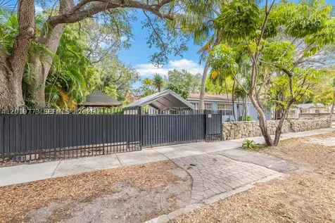 2301 Tequesta Lane Coconut Grove FL 33133