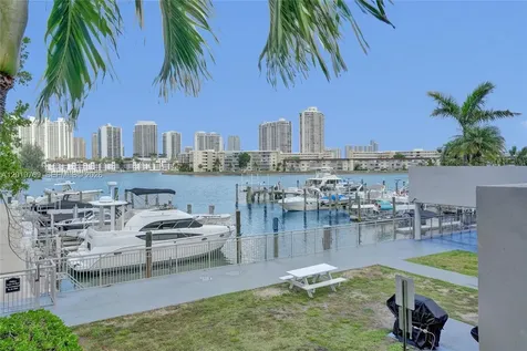 18021 Biscayne Boulevard Aventura FL 33160