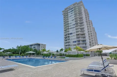 18021 Biscayne Boulevard Aventura FL 33160
