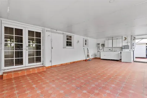 450 NW 40th Court Miami FL 33126