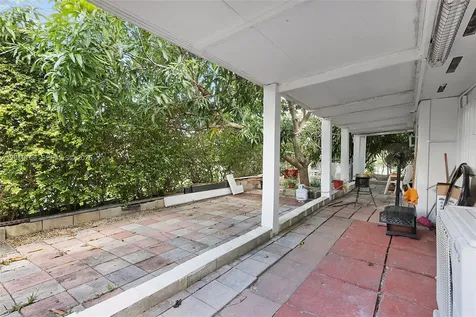 450 NW 40th Court Miami FL 33126