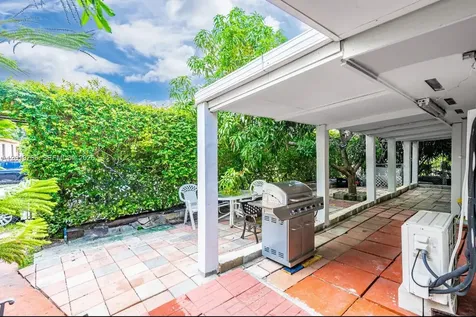 450 NW 40th Court Miami FL 33126