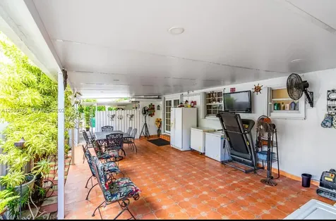 450 NW 40th Court Miami FL 33126