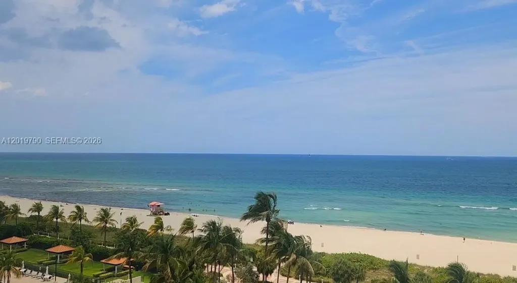 2555 Collins Avenue Miami Beach FL 33140