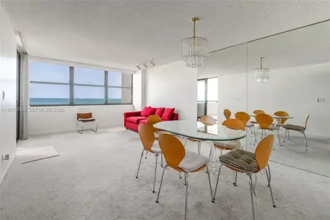 2555 Collins Avenue Miami Beach FL 33140